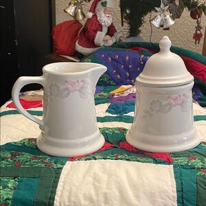 SALE🌻Pfaltzgraff Wyndham Creamer and Sugar Set